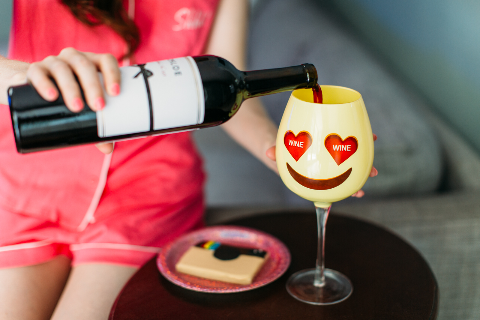 Heart eye emoji wine glass