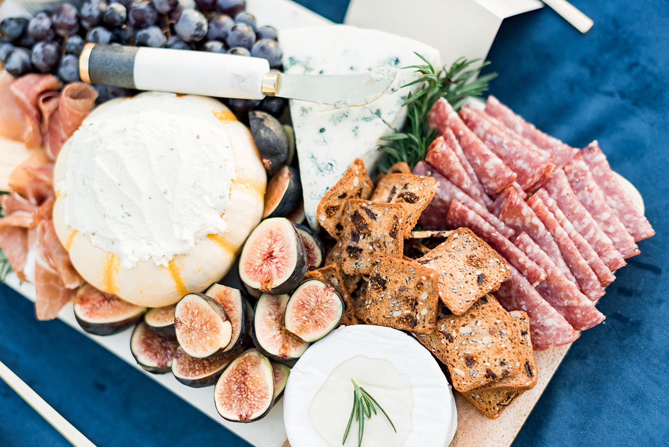 How to put together a cheese board